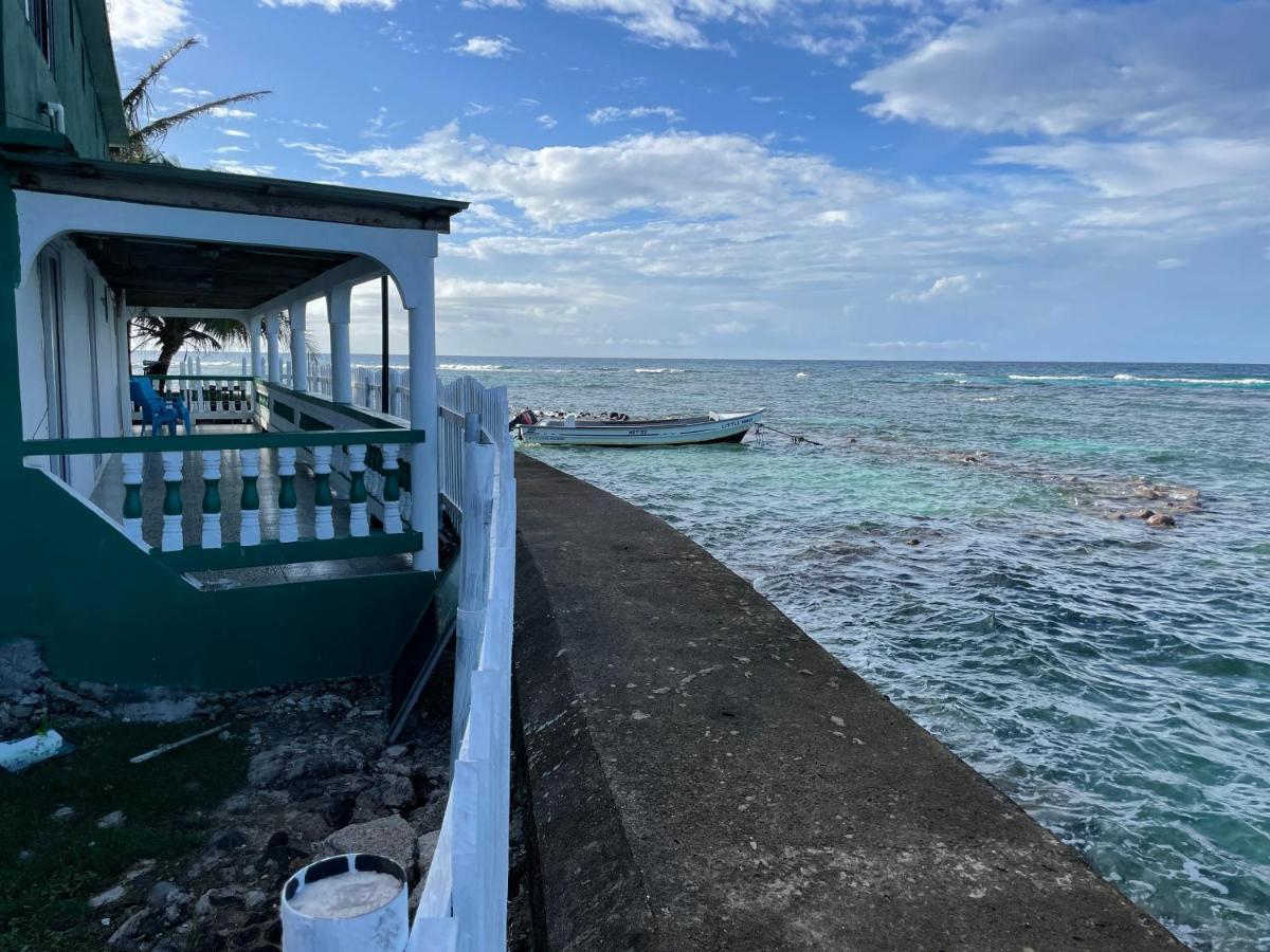 The Wave Hostel Corn Island Brig Bay Eksteriør billede